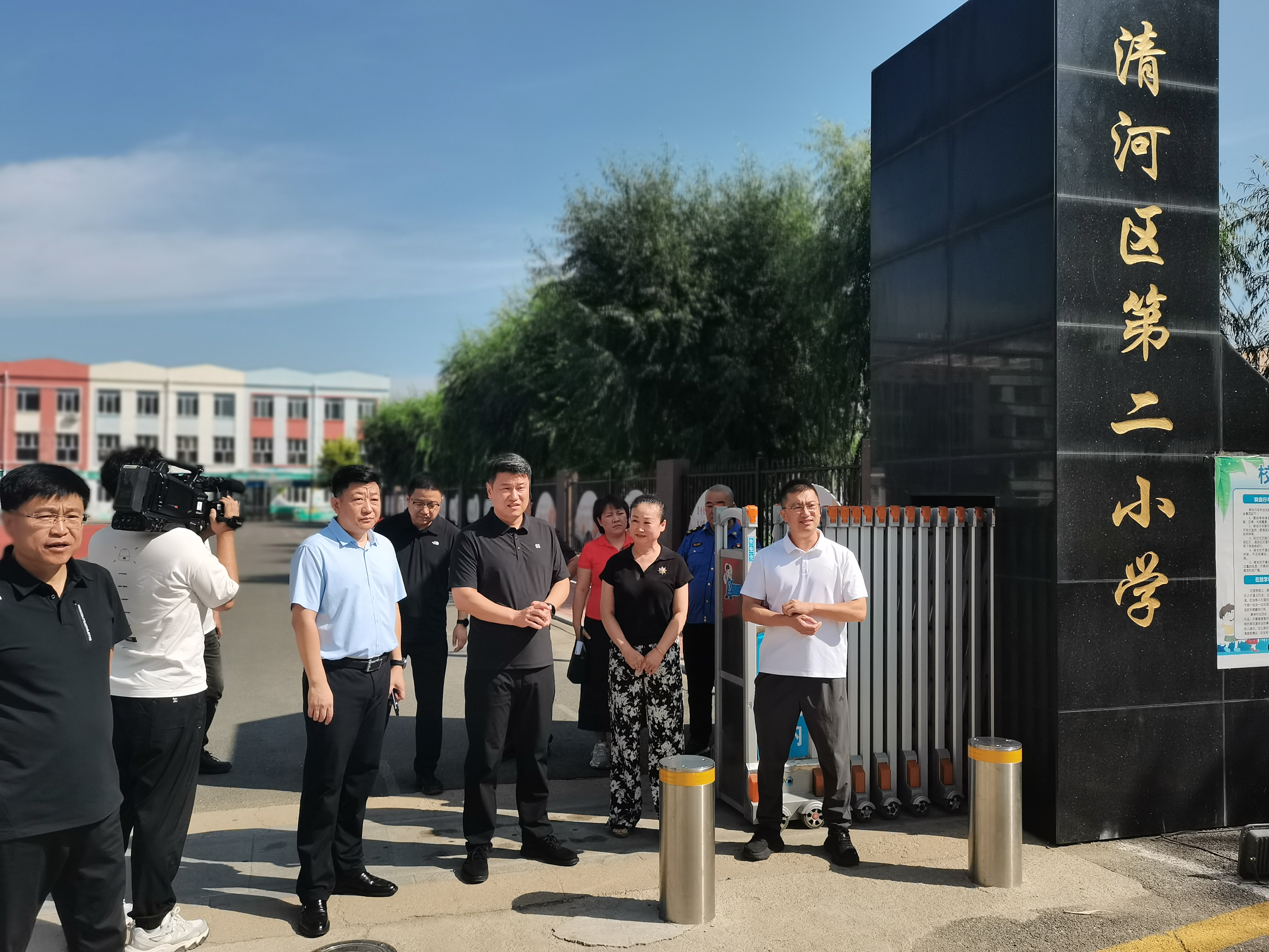 王亮带队调研2025年区政府民生工程